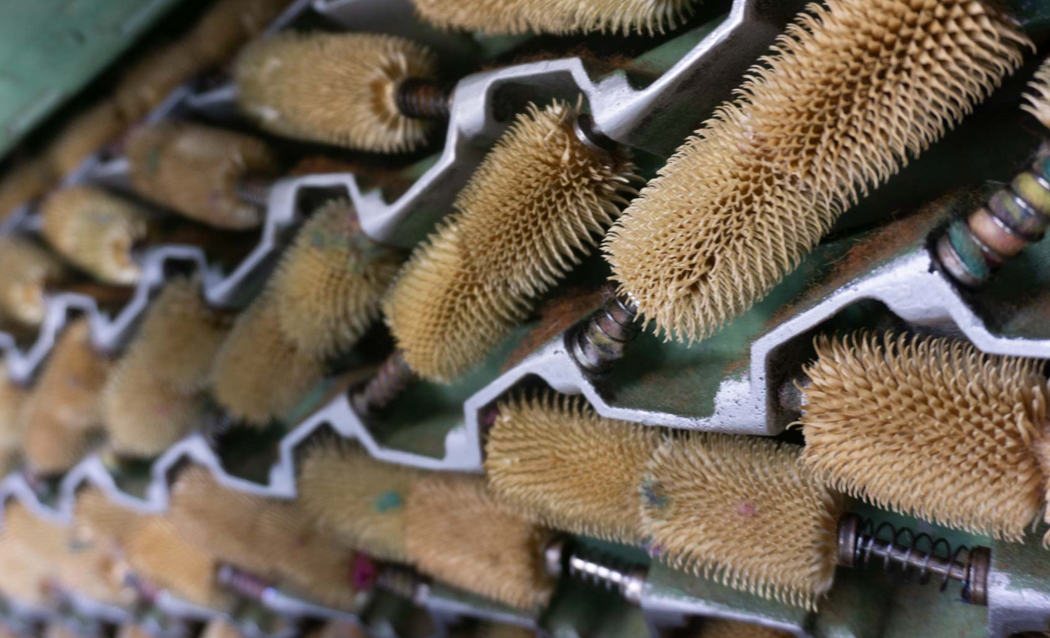 Process used to lift and brush wool fibers